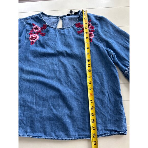 Express Chambray Bell Sleeve Top Blouse Women's Boho Blue Embroidered Floral M - Picture 9 of 9